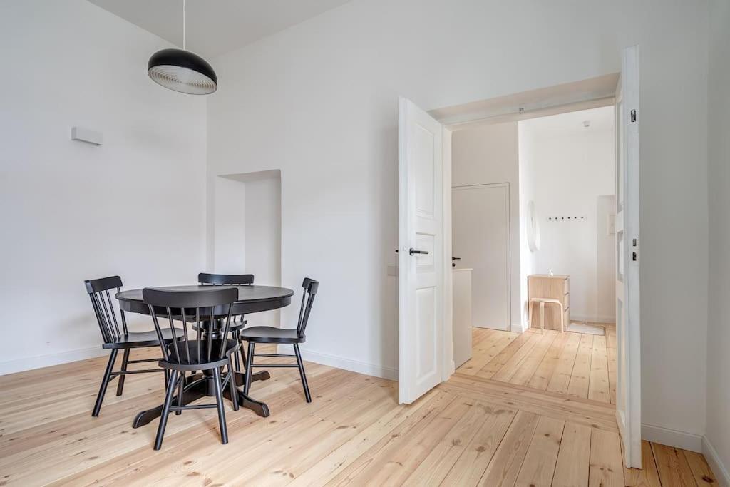 Spacious 2-Bedroom Flat In Old Town By Urban Rent Wilno Zewnętrze zdjęcie