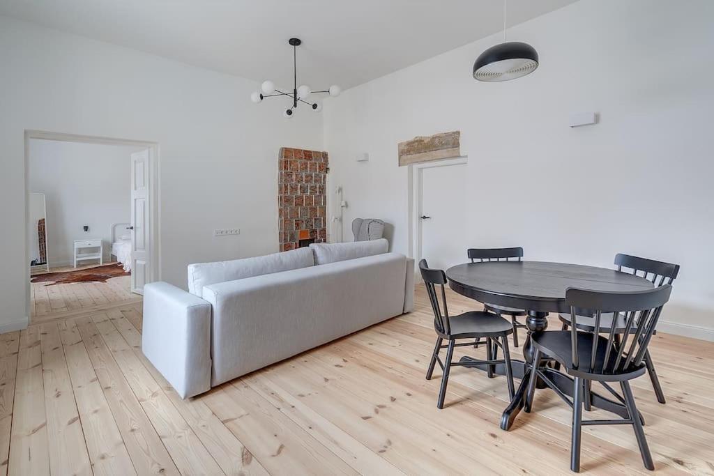 Spacious 2-Bedroom Flat In Old Town By Urban Rent Wilno Zewnętrze zdjęcie